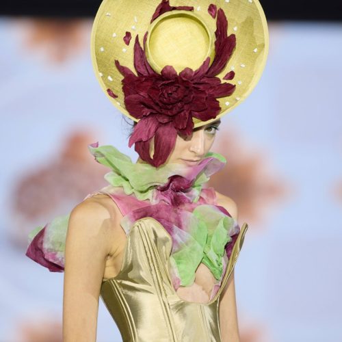 תצוגת הכובעים של מאור צבר צילום עומרי רוזנגרט14